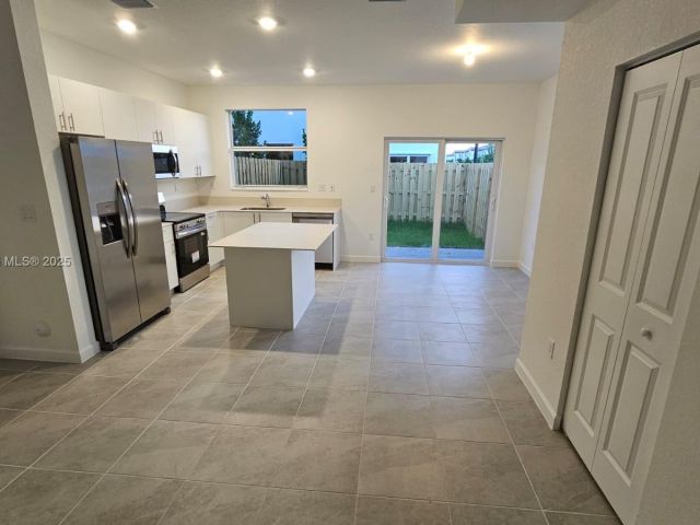 Дом в аренду по адресу 2618 SE 27th Ct 2618 - фото 7519109