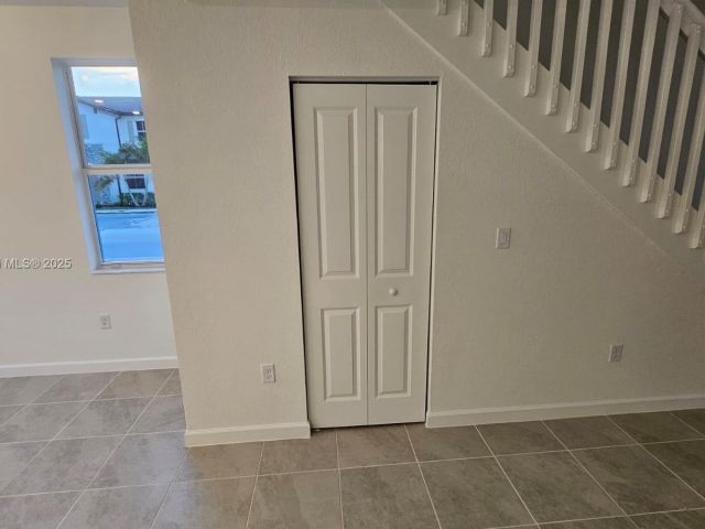 Дом в аренду по адресу 2618 SE 27th Ct 2618 - фото 7519113