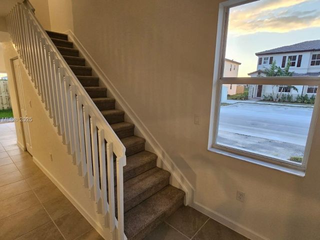 Дом в аренду по адресу 2618 SE 27th Ct 2618 - фото 7519114