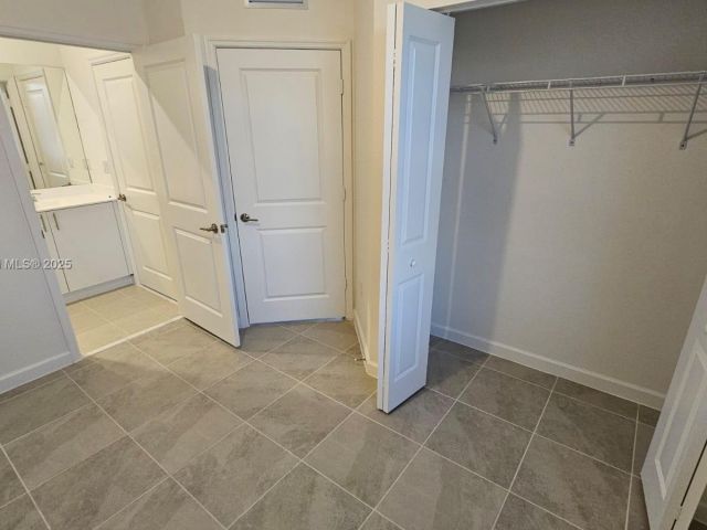 Дом в аренду по адресу 2618 SE 27th Ct 2618 - фото 7519115