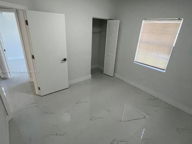 Дом в аренду по адресу 2726 NW 4th Ct - фото 7497300