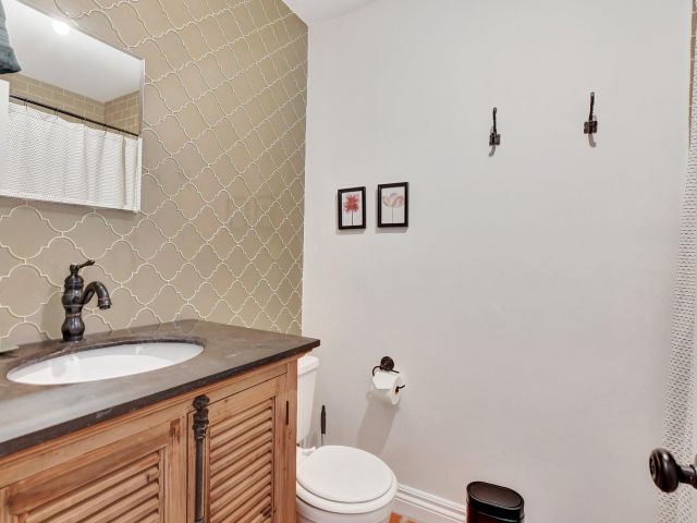 Дом в аренду по адресу 801 SW 5th Street - фото 6809345