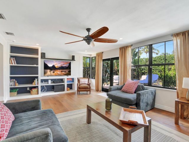 Дом в аренду по адресу 801 SW 5th Street - фото 6809346