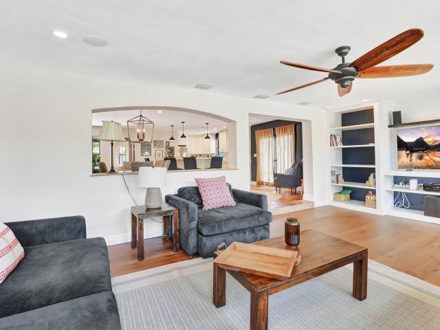 Дом в аренду по адресу 801 SW 5th Street - фото 6809347