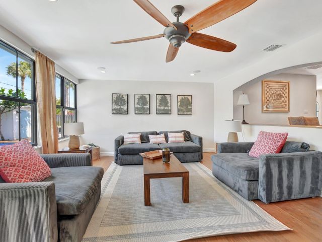 Дом в аренду по адресу 801 SW 5th Street - фото 6809348