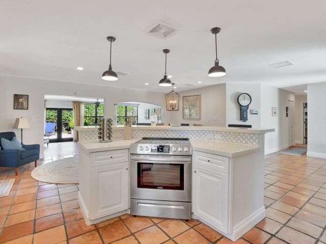 Дом в аренду по адресу 801 SW 5th Street - фото 6809351