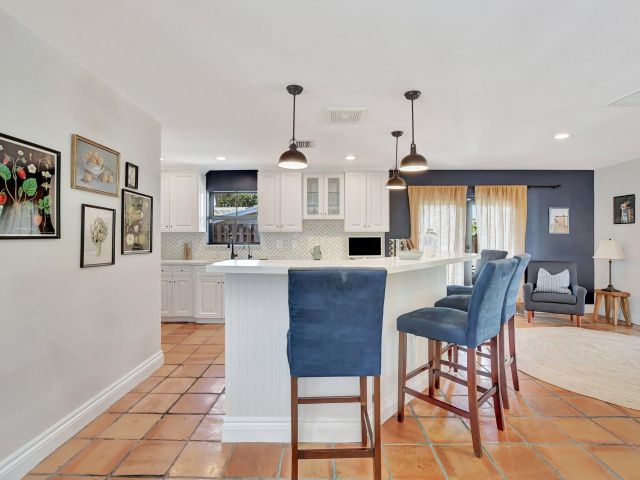 Дом в аренду по адресу 801 SW 5th Street - фото 6809354