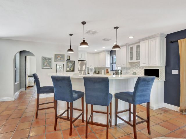 Дом в аренду по адресу 801 SW 5th Street - фото 6809355