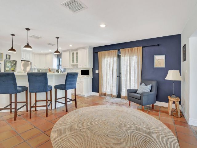 Дом в аренду по адресу 801 SW 5th Street - фото 6809356