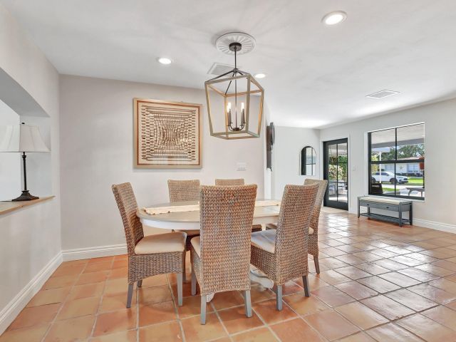 Дом в аренду по адресу 801 SW 5th Street - фото 6809357