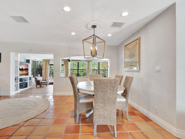 Дом в аренду по адресу 801 SW 5th Street - фото 6809358