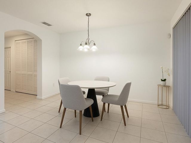 Дом в аренду по адресу 1019 W Longport Circle 5b - фото 6803646