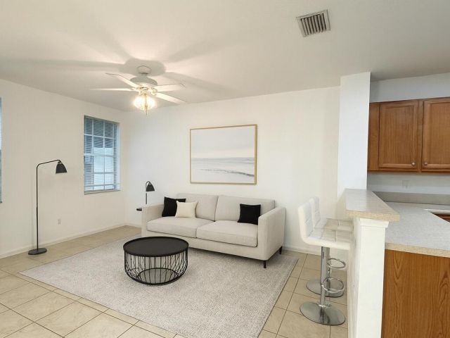 Дом в аренду по адресу 1019 W Longport Circle 5b - фото 6803647