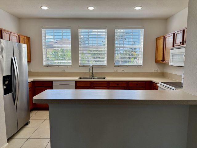 Дом в аренду по адресу 870 Marina Del Ray Lane 4 - фото 6808393