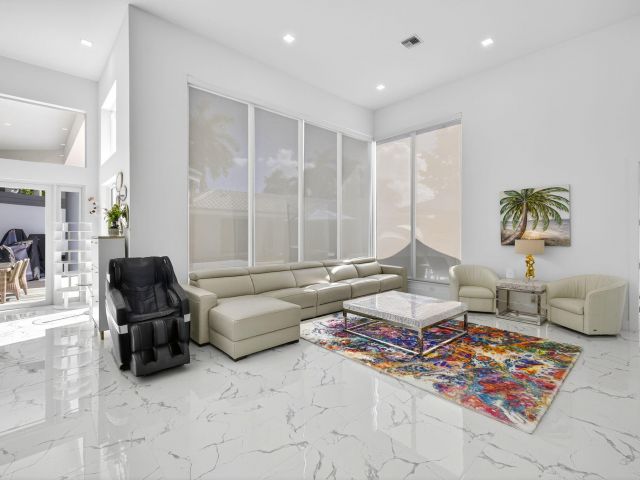 Продажа дома по адресу 2673 NW 64th Boulevard - фото 6814531