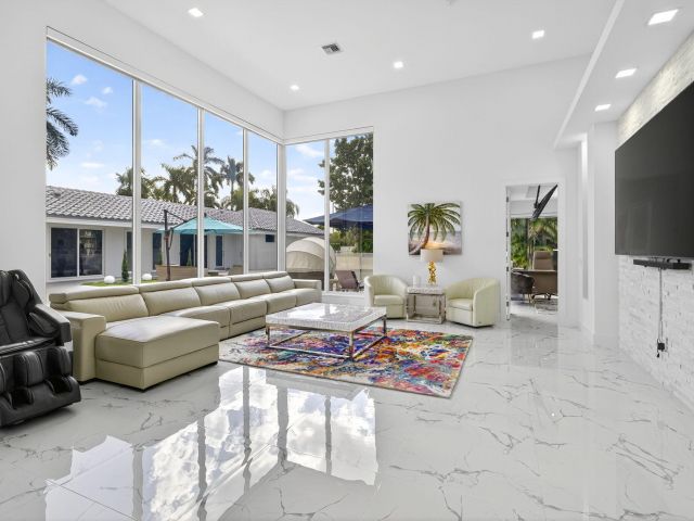 Продажа дома по адресу 2673 NW 64th Boulevard - фото 6814532