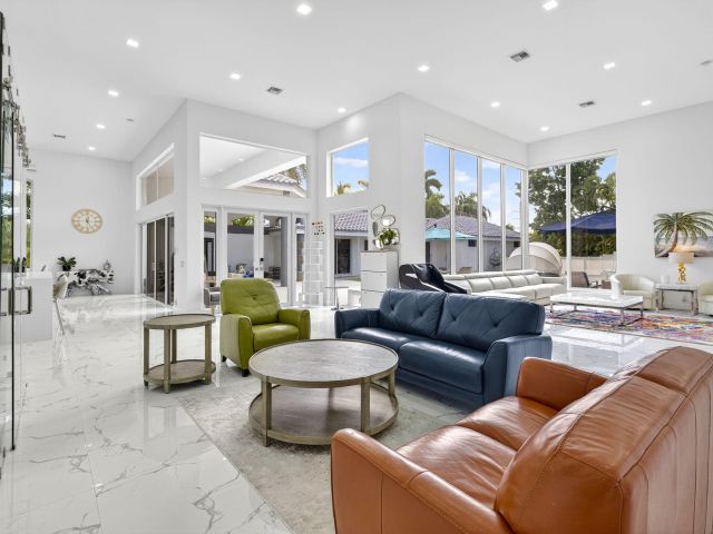 Продажа дома по адресу 2673 NW 64th Boulevard - фото 6814535