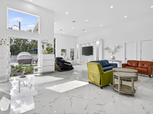 Продажа дома по адресу 2673 NW 64th Boulevard - фото 6814539