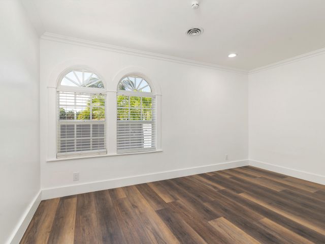 Продажа дома по адресу 3517 N Flagler Drive - фото 6808682