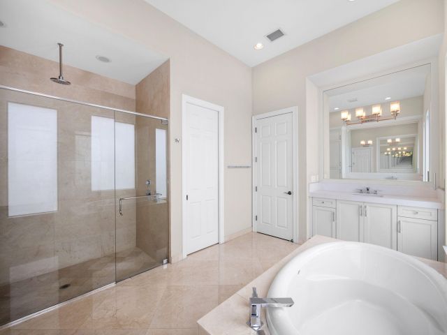 Дом в аренду по адресу 9931 Bozzano Drive - фото 6803655