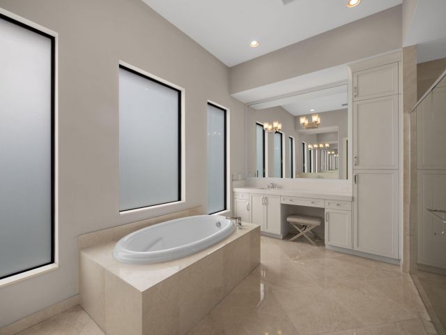 Дом в аренду по адресу 9931 Bozzano Drive - фото 6803656