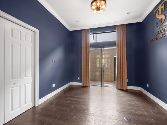 Дом в аренду по адресу 9931 Bozzano Drive - фото 6803659