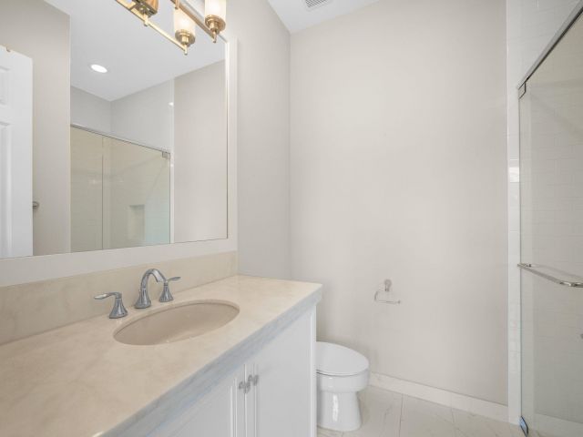 Дом в аренду по адресу 9931 Bozzano Drive - фото 6803661