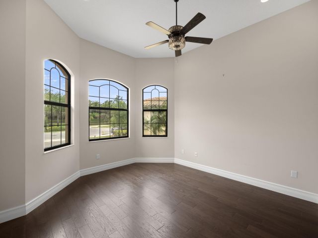 Дом в аренду по адресу 9931 Bozzano Drive - фото 6803662