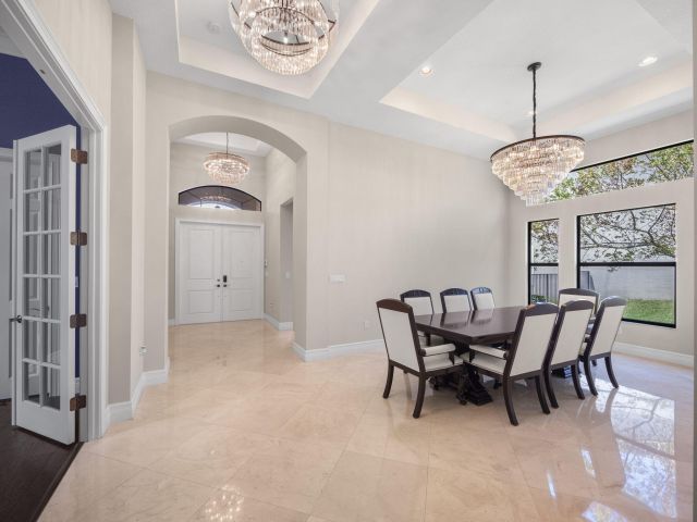 Дом в аренду по адресу 9931 Bozzano Drive - фото 6803664