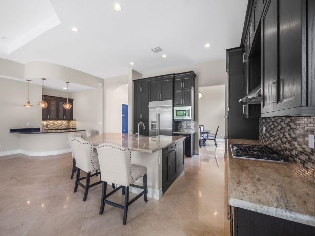 Дом в аренду по адресу 9931 Bozzano Drive - фото 6803666