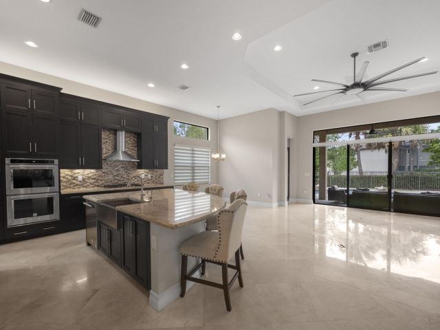 Дом в аренду по адресу 9931 Bozzano Drive - фото 6803667