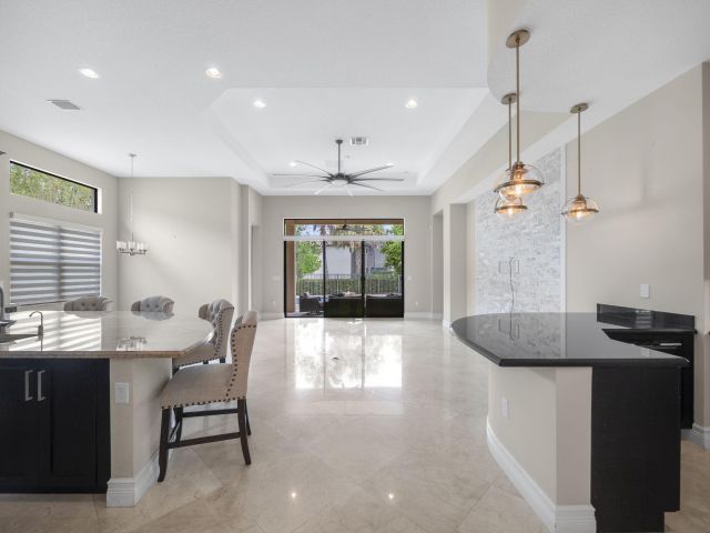 Дом в аренду по адресу 9931 Bozzano Drive - фото 6803669