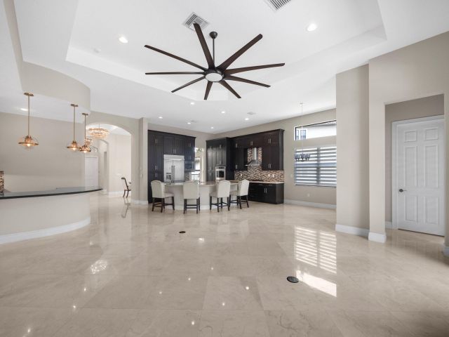 Дом в аренду по адресу 9931 Bozzano Drive - фото 6803671