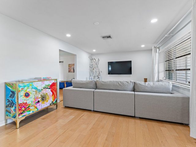 Дом в аренду по адресу 201 Worth Court N - фото 6808646