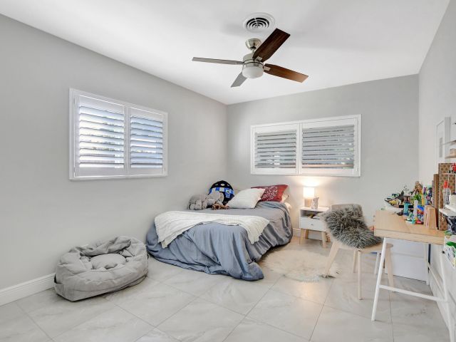 Дом в аренду по адресу 1300 SW 13th Street - фото 6809339