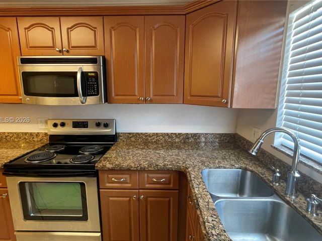 Дом в аренду по адресу 9113 Limetree Ln 170 - фото 7453801