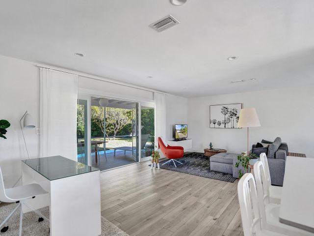 Дом в аренду по адресу 1299 SW 9th Street - фото 6830375