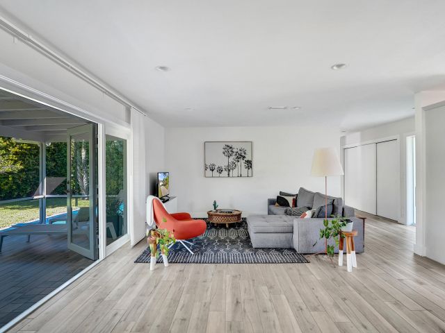 Дом в аренду по адресу 1299 SW 9th Street - фото 6830376