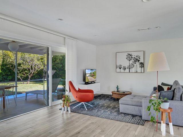 Дом в аренду по адресу 1299 SW 9th Street - фото 6830379