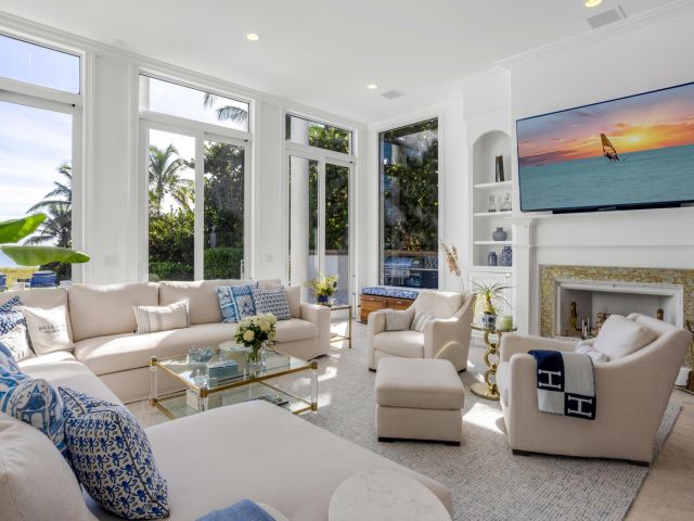 Продажа дома по адресу 733 N Ocean Boulevard - фото 6827451