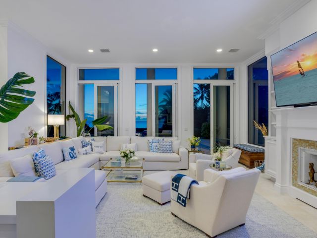 Продажа дома по адресу 733 N Ocean Boulevard - фото 6827452