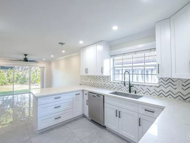 Дом в аренду по адресу 15461 170TH TER - фото 6815377