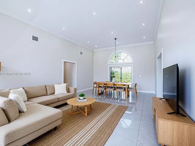 Дом в аренду по адресу 15461 170TH TER - фото 6815378