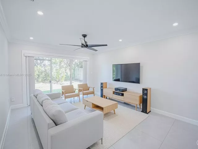 Дом в аренду по адресу 15461 170TH TER - фото 6815379