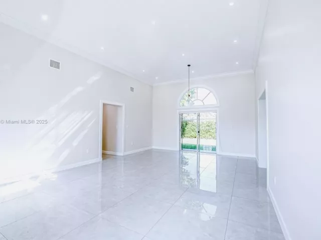 Дом в аренду по адресу 15461 170TH TER - фото 6815381