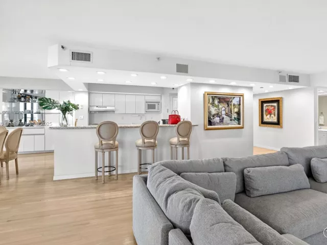 Продажа квартиры #5J - фото 6816892