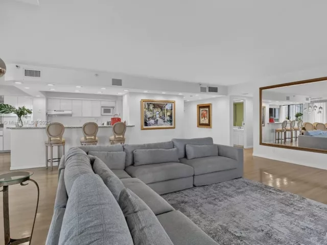 Продажа квартиры #5J - фото 6816893