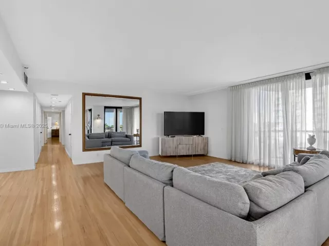 Продажа квартиры #5J - фото 6816895