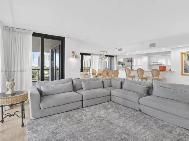 Продажа квартиры #5J - фото 6816901