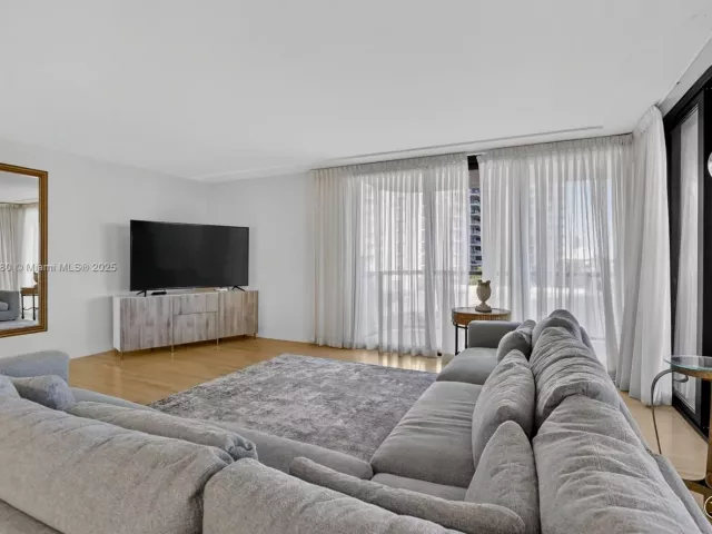 Продажа квартиры #5J - фото 6816886